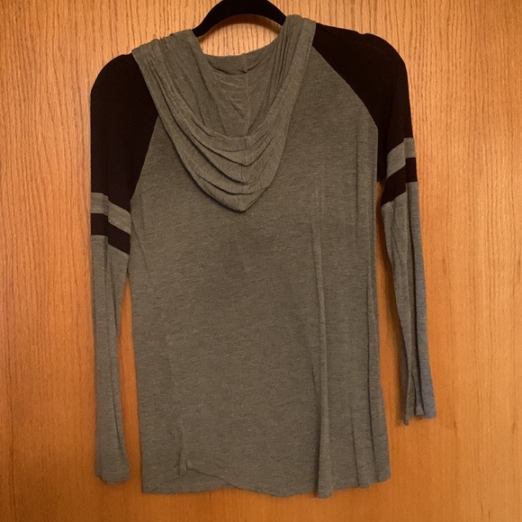 Hooded long-sleeve t-shirt - Picture 2 of 2